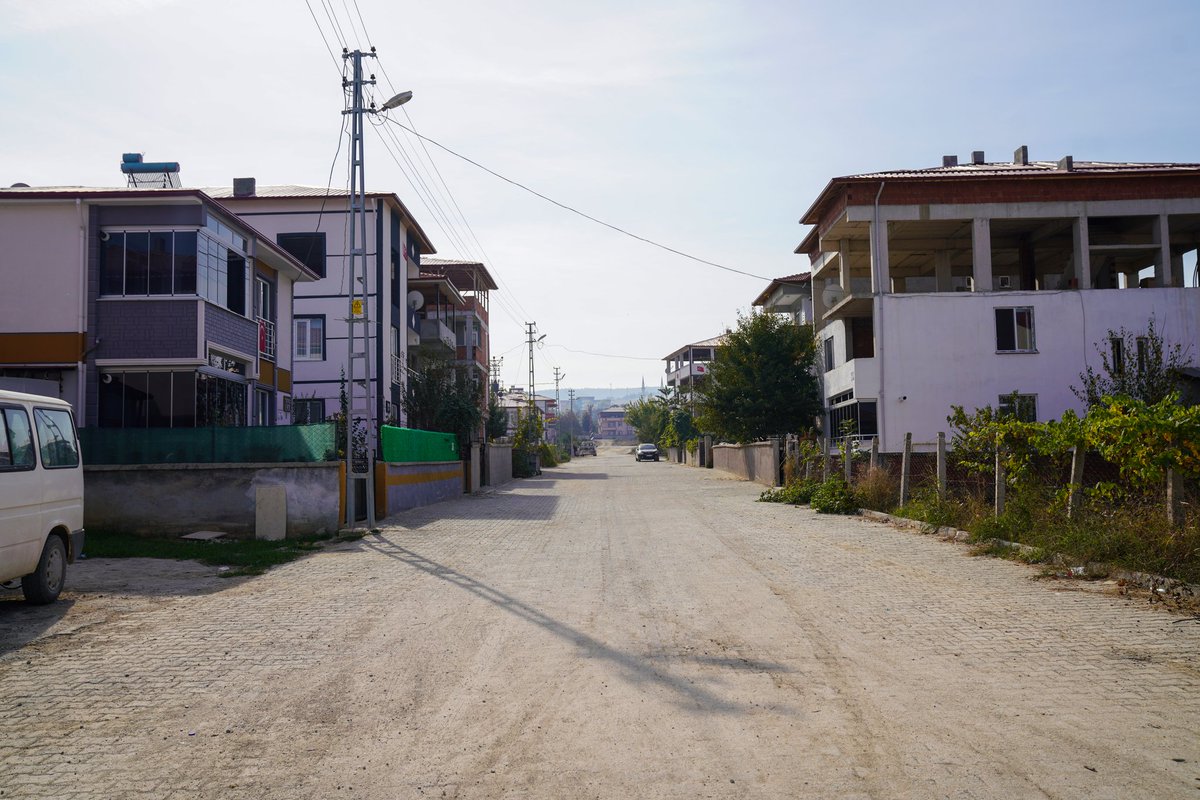 ErbaaBelediyesi's tweet photo. Ekiplerimiz Ziya Gökalp Mahallesi Barış Sokak'ta  parke yol çalışmalarını sürdürüyor. Şehrimizin cadde ve sokaklarını modern ve konforlu hale getirmek için aralıksız çalışmaya devam ediyoruz.
#ertugrulkaragol
#erbaabelediyesi
#erbaa
#üretkenbelediyecilik https://t.co/6QrqwvtCwJ