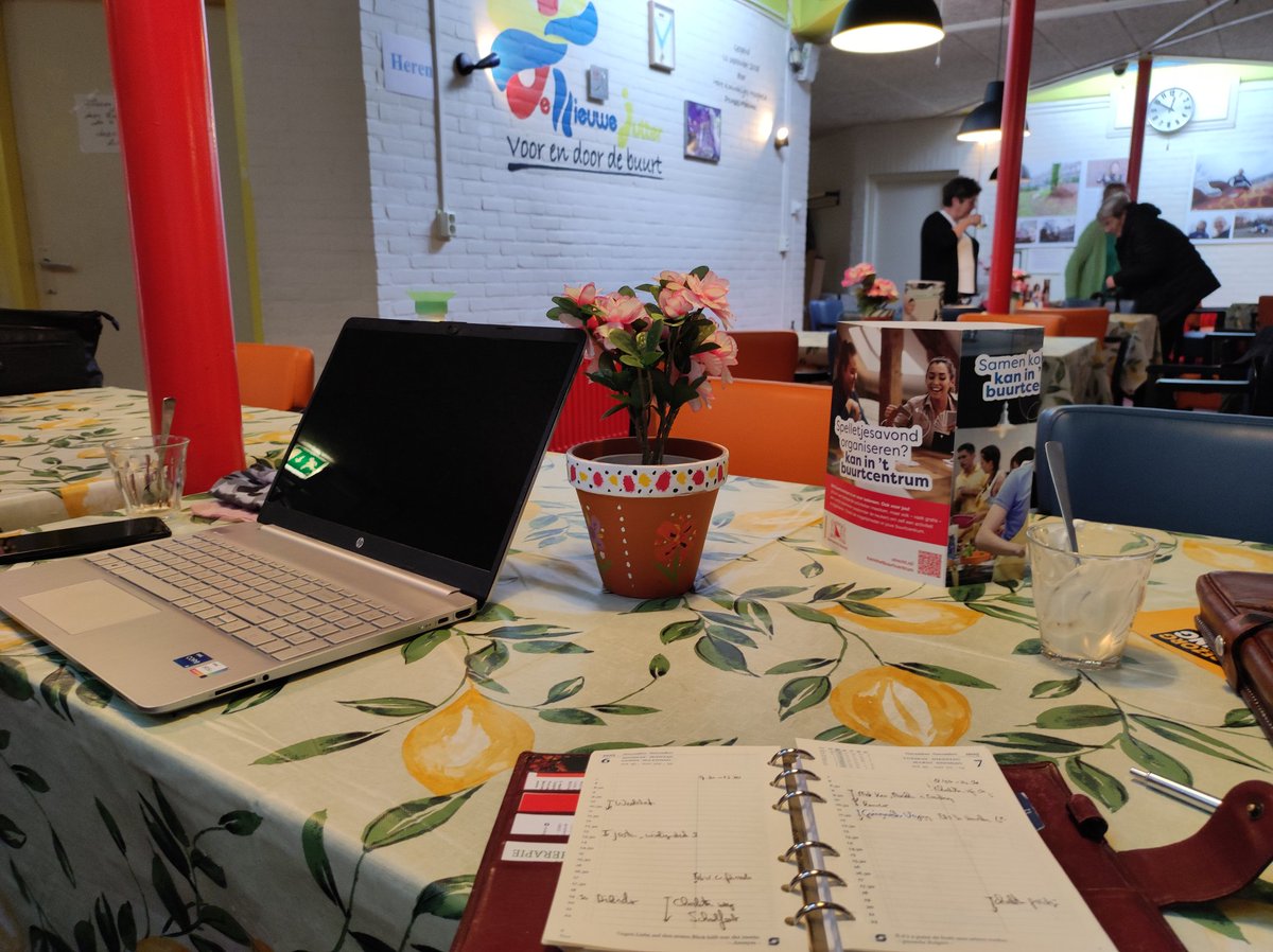 De Wijktafel Rivierenwijk is gestart! Heb je een idee of plan? Kom het vertellen op elke woensdag tussen 12.30 en 14.00 in of bij De Nieuwe Jutter op de Amerhof. Daar is de gemeente en Dock en andere partners.