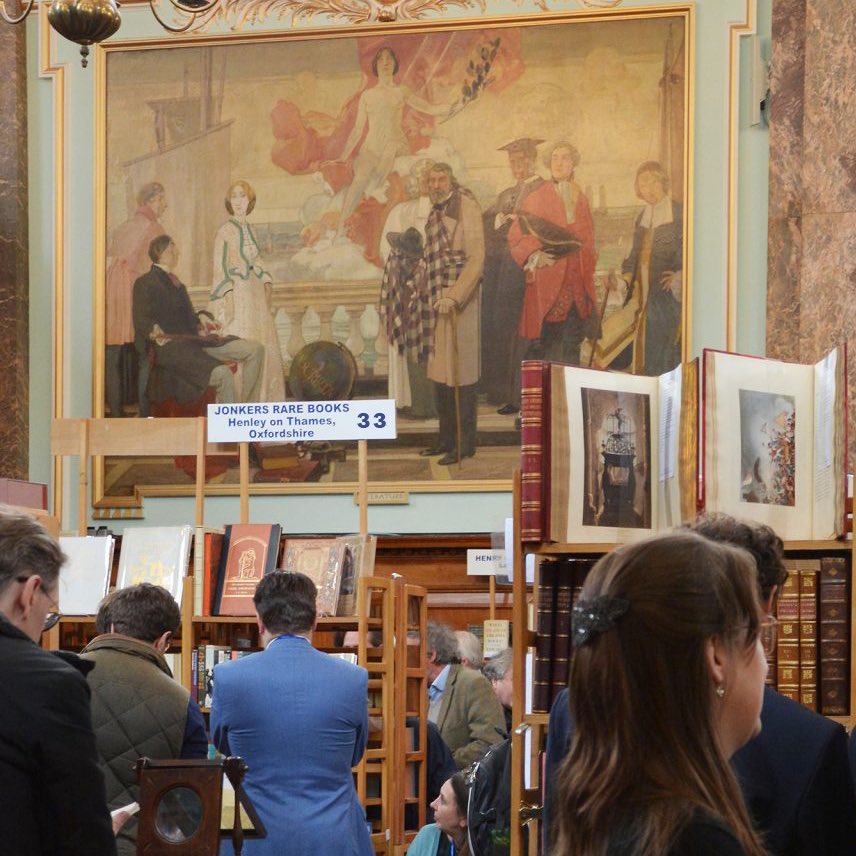 jonkersrarebook's tweet image. Chelsea Antiquarian BookFair is back
 📚📚📚📚📚

Friday 3rd November 2 - 7pm
Saturday 4th November 11am -5pm

Joins us a stand 33 
At Chelsea Old Town Hall, SW3 5EB

@ABARareBooks 
#RareBooks #FirstEditions #SignedBooks #SpecialGifts