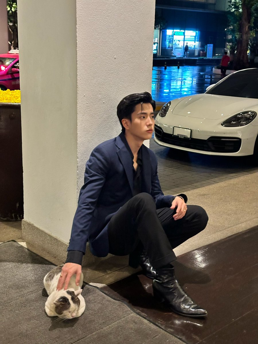 cnonkul's tweet photo. ขอนั่งคันขาวกันนายท่านได้ไหม 😅 https://t.co/lLw5MoNbyP