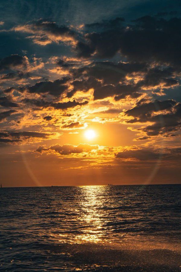 aestheticspost_'s tweet image. Ocean sunset