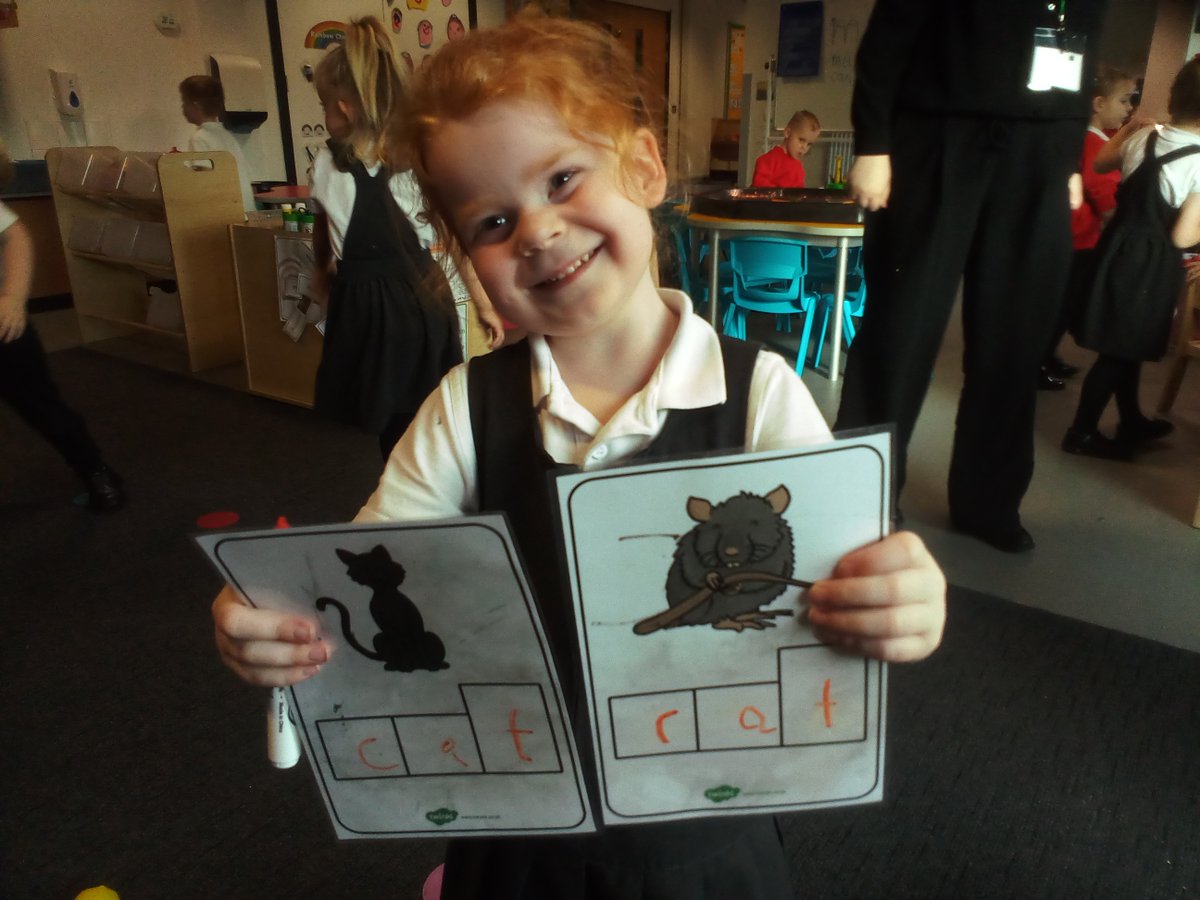 GCPFS2's tweet image. The children have been independently spelling cvc words in the phonics area. @PrimaryGreat #GCPEarlyYears #GCPPhonics
