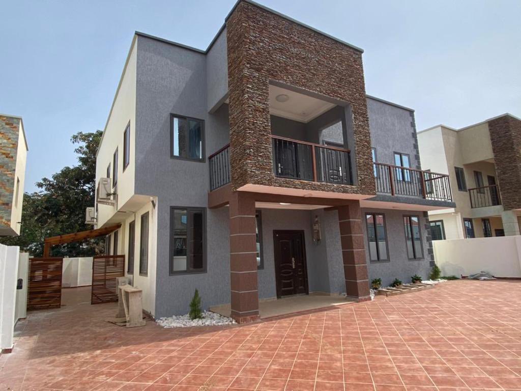 propertypluggh's tweet photo. Here’s an exquisite 4-bedroom house available for sale in the serene neighborhood of Sakumono.

Price:$250,000 

Call or WhatsApp +233248047153 for more information. https://t.co/6xQwyZONx4