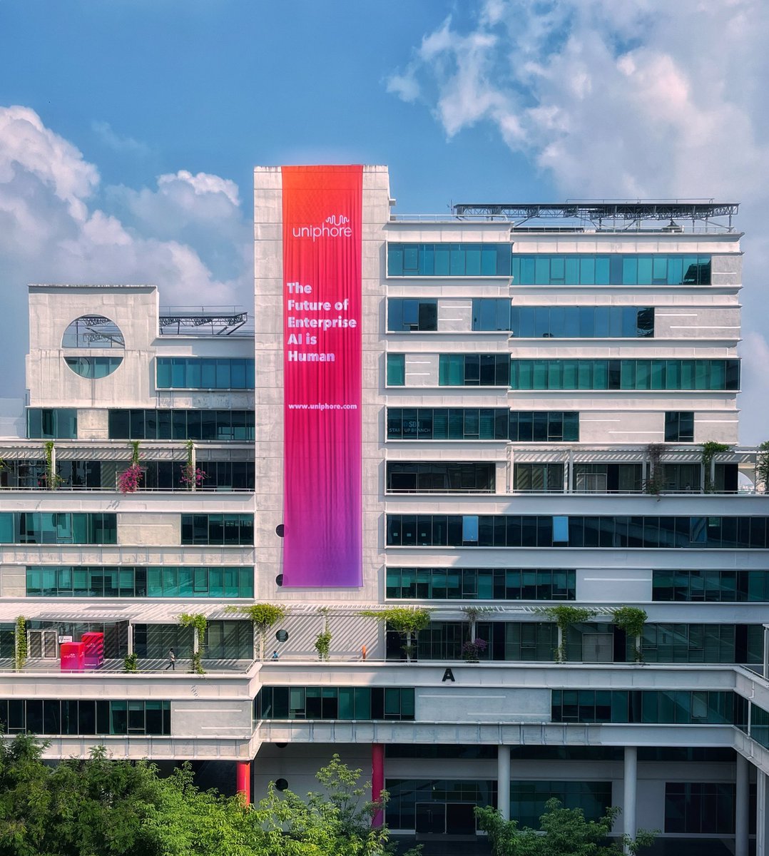 UpdatesChennai's tweet image. Uniphore- IIT Madras incubated startup and one of world’s largest AI native firm opened its AI Indian Innovation Hub in IIT-Madras research park today. Think we should built a new office/research campus to accommodate the growing firms coming here.. #Chennai #Uniphore 📈