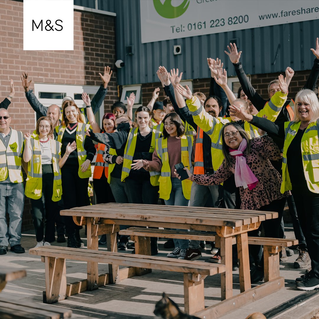 MandSnews's tweet photo. Today we've announced our new partnership with @FareShareUK, the UK's largest charity fighting food insecurity & waste. Working with @2SFGofficial, we'll be donating 1m nutritious ready meals to families in need in the lead up to Christmas.
๐ https://t.co/E4F74oy2DC https://t.co/rxLO1TFfUG