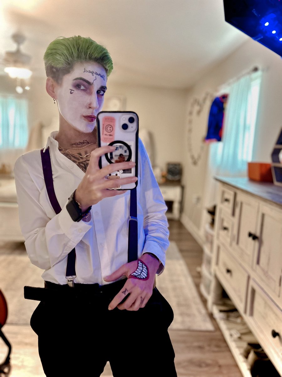 notjustkass's tweet photo. They laugh at me because I’m different I laugh at them because they’re all the same😈💚 https://t.co/2PbzCOdW0b