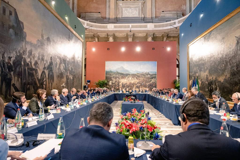 Ieri a #Torino, abbiamo riunito per la prima volta il Comitato frontaliero 🇮🇹🇫🇷 dove erano rappresentati  regioni, città o provincie molto diverse dei due Paesi, dalla Toscana alla Savoia, da Cuneo a Chambéry, Aosta o Nizza. 

Ma di ché cosa si tratta? 

#Thread🧵

1/..