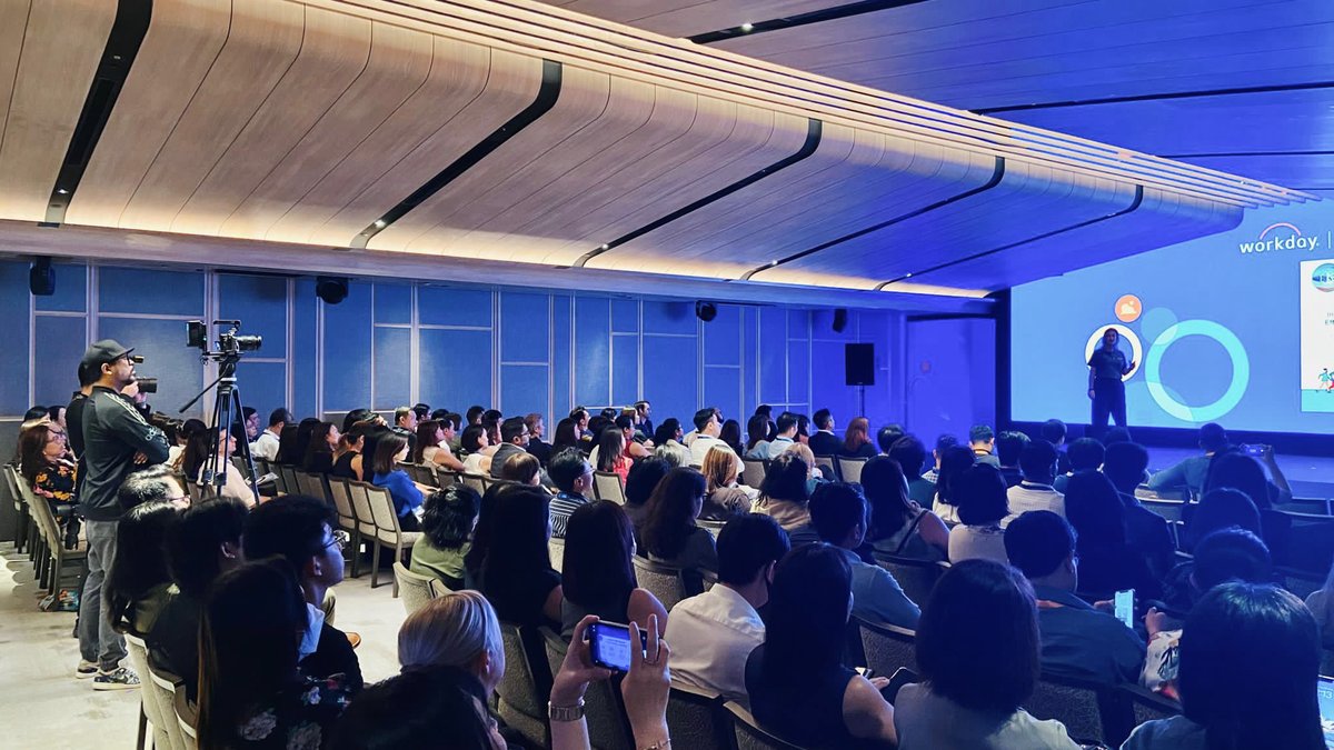 Click2View's tweet image. Another day in the life of our team at Parkroyal Collection Marina Bay! 🌟  We collaborated with Workday for their annual Elevate event in Singapore. Get a sneak peek into our behind-the-scenes action. #Click2View #WorkdayElevate #BTS