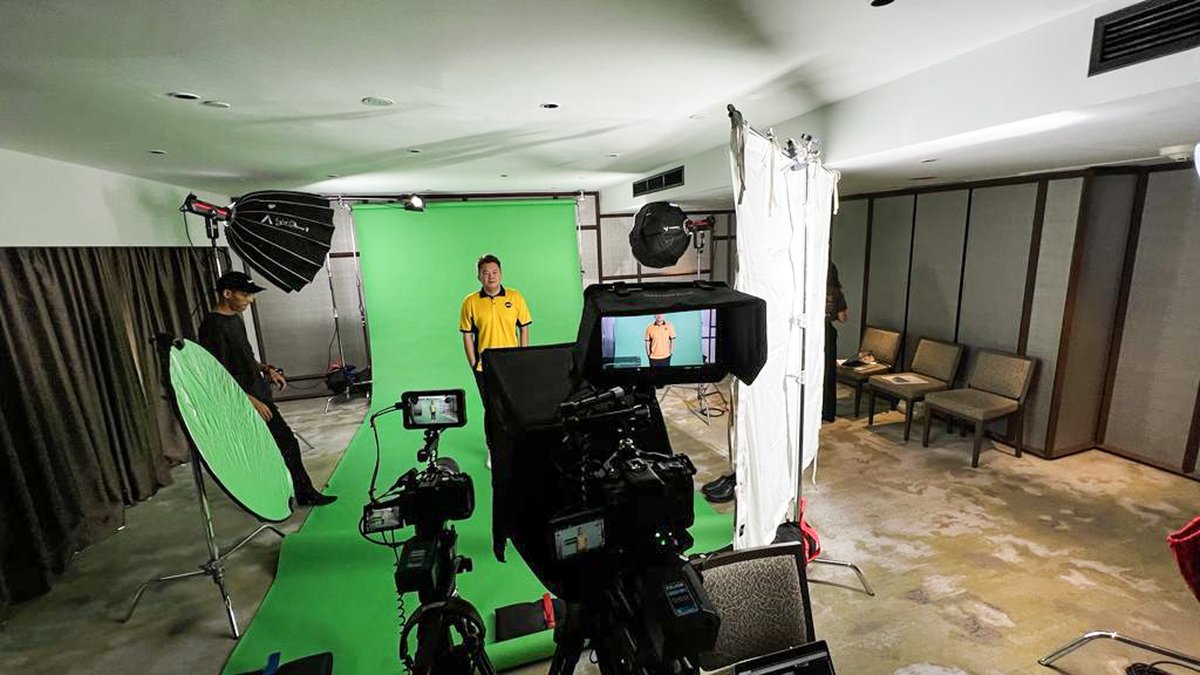 Click2View's tweet image. Another day in the life of our team at Parkroyal Collection Marina Bay! 🌟  We collaborated with Workday for their annual Elevate event in Singapore. Get a sneak peek into our behind-the-scenes action. #Click2View #WorkdayElevate #BTS