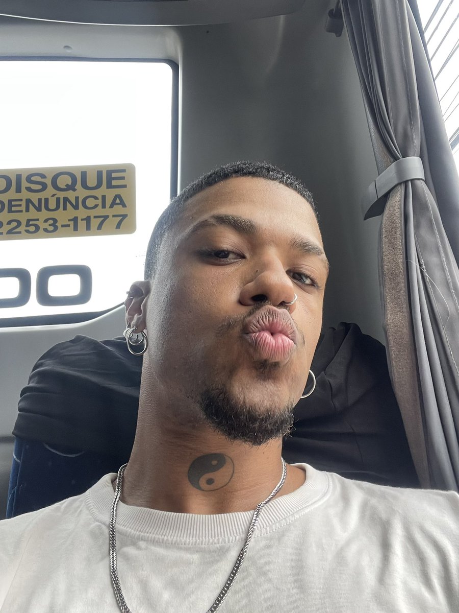 meratissima's tweet image. acordar c esse rostinho depois de ter dormido so 4h & correr p pegar onibus eh pra poucas viu π