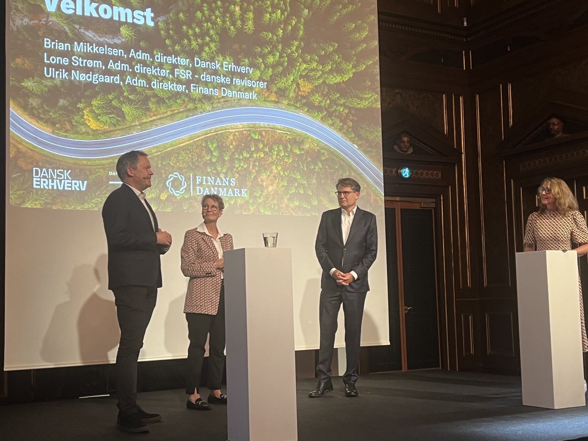 Vi sætter gang i #esgdag 2023 med ⁦<a href="/ulriknodgaard/">Ulrik Nødgaard</a>⁩ ⁦<a href="/BrianAMikkelsen/">Brian Mikkelsen</a>⁩ og ⁦<a href="/LoneStrm1/">Lone Strøm</a>⁩ i spidsen - for den bæredygtige omstilling lykkes ikke uden samarbejde mellem #dkbiz og #dkfinans