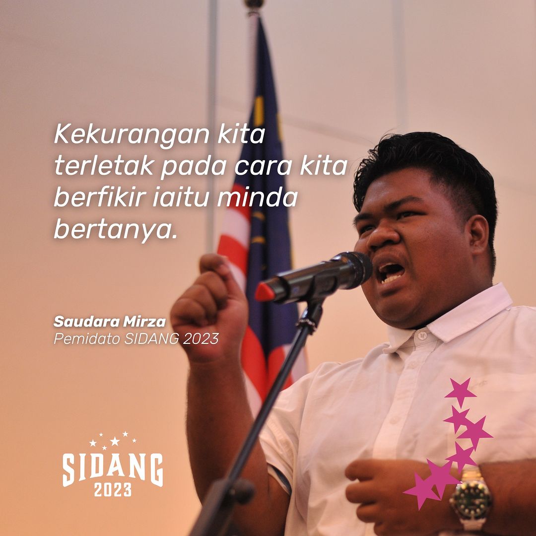 Mirzashay_'s tweet photo. Don't mind me, saja post sebab nak pin kat profile. Kisah sabtu lalu, 28hb Oktober. Menjadi ukiran sejarah atas batu kehidupan saya apabila diberi peluang untuk memberikan pidato dihadapan Longest-Serving Perdana Menteri Malaysia,Negarawan Tun Dr Mahathir Mohamad @chedetofficial https://t.co/6Pu1VYtN7b