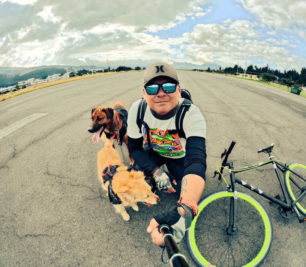 OmarAndrango's tweet photo. Doggy style... https://t.co/OEwQkMocAH
