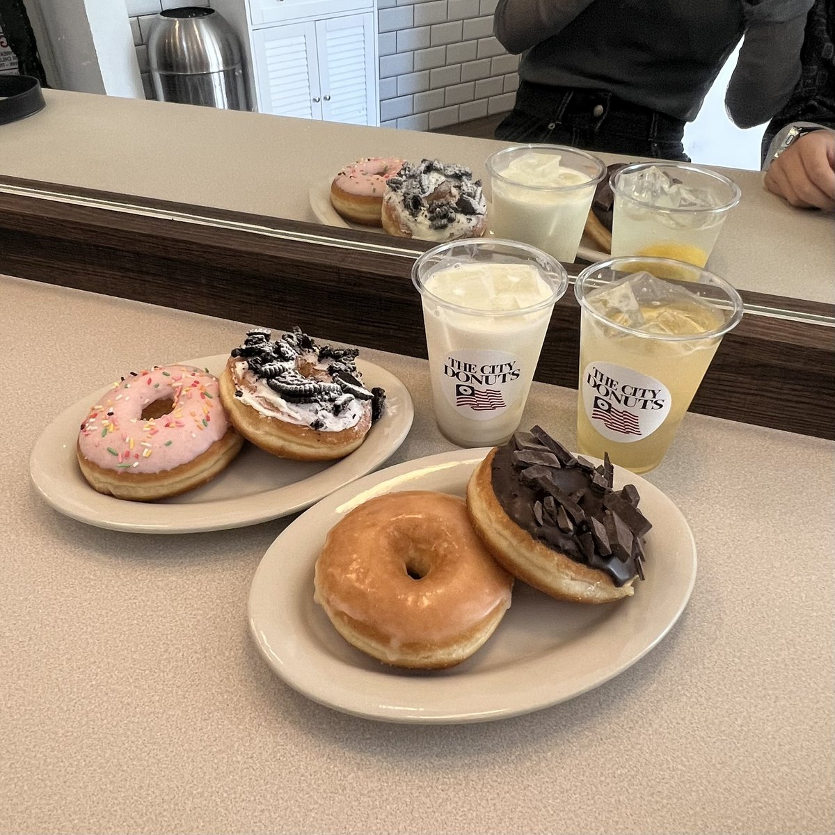 ebxoko's tweet photo. Donuts🍩🍴 https://t.co/tjd9smAyY0
