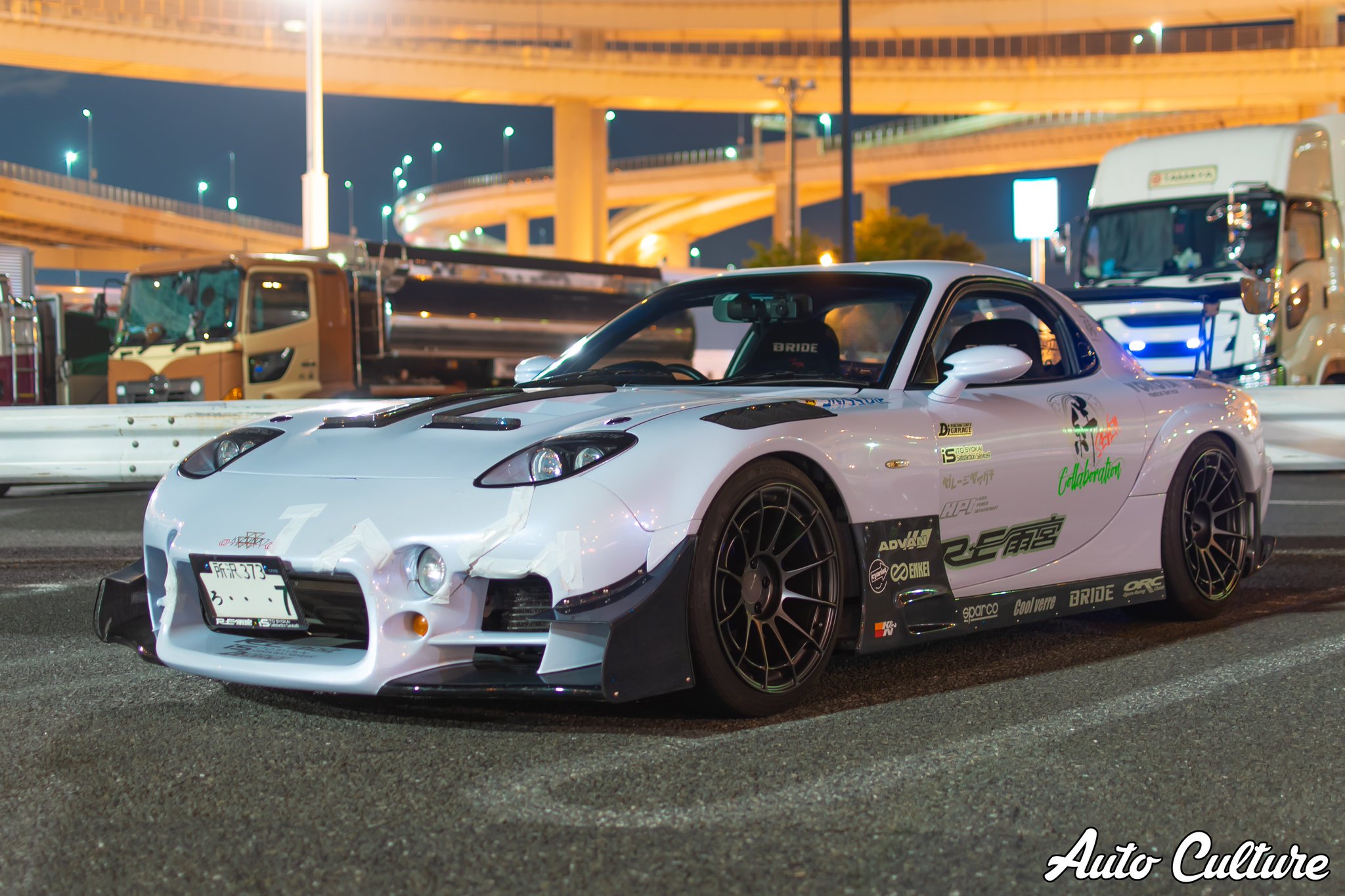 MZ_RX7 ページ IG2873 1/18 INITIAL D Mazda RX-7 (FD3S) Yellow With Mr. Keisuke