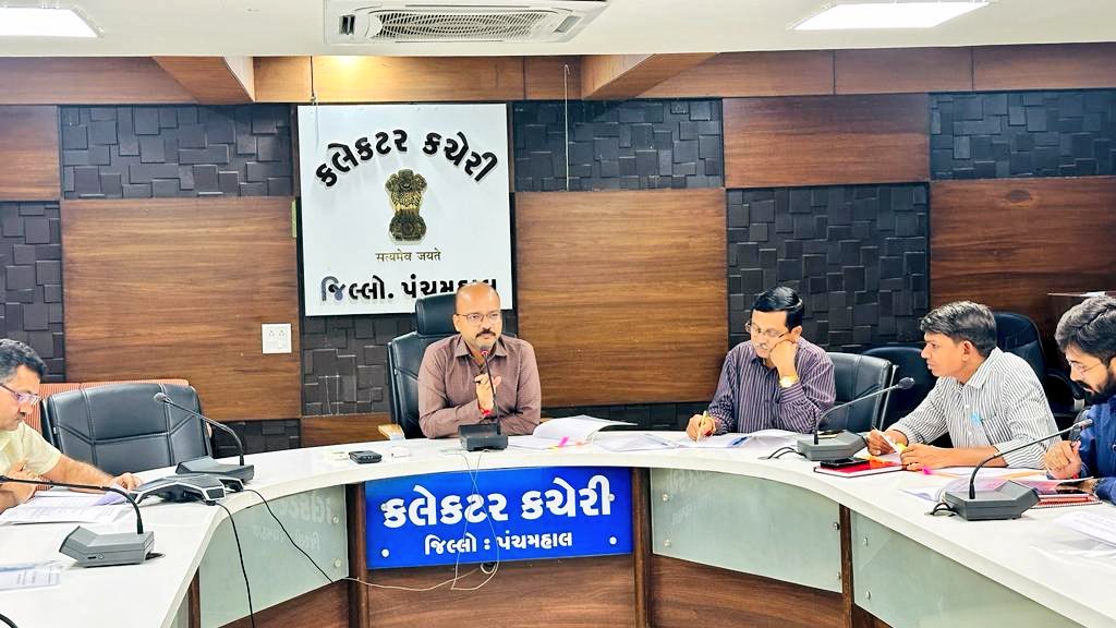 પંચમહાલ જિલ્લામાં આગામી ૨૪ અને ૨૫ નવેમ્બર ૨૦૨૩ના બે દિવસીય રવિ કૃષિ મહોત્સવ તથા સેવાસેતુ કાર્યક્રમના સુચારુ આયોજનને લઇને <a href="/CollectorGodhra/">Collector Panchmahal</a> શ્રી આશિષ કુમારના અધ્યક્ષસ્થાને ગોધરા ખાતે બેઠક યોજાઇ.

<a href="/CMOGuj/">CMO Gujarat</a> 
<a href="/InfoGujarat/">Gujarat Information</a>