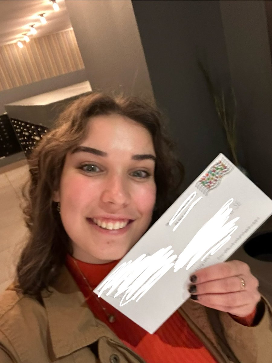 hlichtenstein18's tweet photo. A great Halloween surprise! Got my first letter from my new STEM pen pal last night ๐ ๐ป Canโt wait to send my reply out this week! #TogetherLPSConnects #STEMforAll #STEMPenPals @LettersPreSci https://t.co/1nnDhmr70u