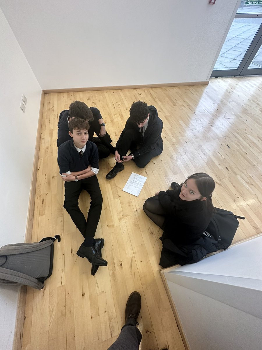 Thanks to Elizabeth and colleagues for coming to talk about Broadcast Journalism, Sports Journalism and Filmmaking/scriptwriting programmes this morning! <a href="/UniWestScotland/">UWS</a> @BelmontacademyO