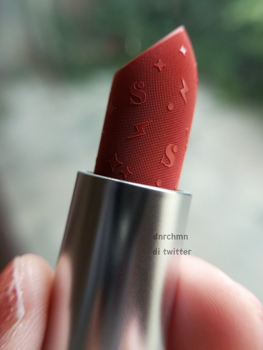 dnrchmn's tweet photo. PENONTON,, ADA YANG BARU NIH......
#Checkmatte Lipstick dari @Somethinc4u 💓💓
Ini aku pakai shade 13 - Swipe dengan warna Coral Sunset. Aku suka bangeeet sama detail lipstiknya!!! 😭 btw UNTUK HARI INI beli 2 checkmatte gratis Loose Powder Hooman!
https://t.co/3YPUYidZ8y https://t.co/JrXOHQEAih