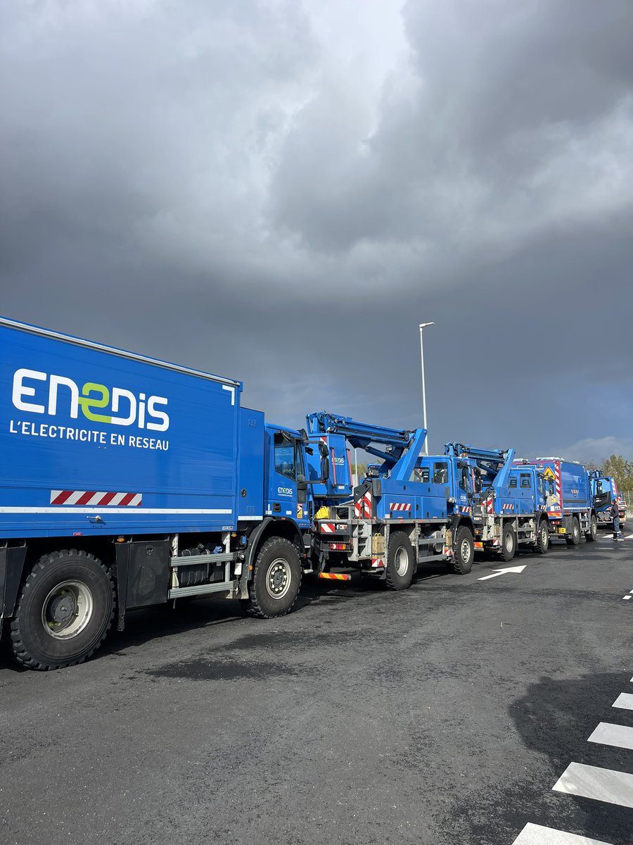 Chachee31's tweet image. Direction la Bretagne dans la ville de Vannes pour la #TempeteCiaran qui arrive @enedis_pyr_S en route pour dépanner #toulouse #enedis #Ciaran #tempête #TST #Occitanie #Bretagne