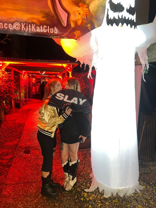 just girly things is licking each others pussy at the club @Jia_Lissa https://t.co/pxLZ6l0EXo<a href="/tag/misfits001"class="tags"><span>#misfits001</span></a><a href="/tag/lilmoolinax"class="tags"><span>#lilmoolinax</span></a>