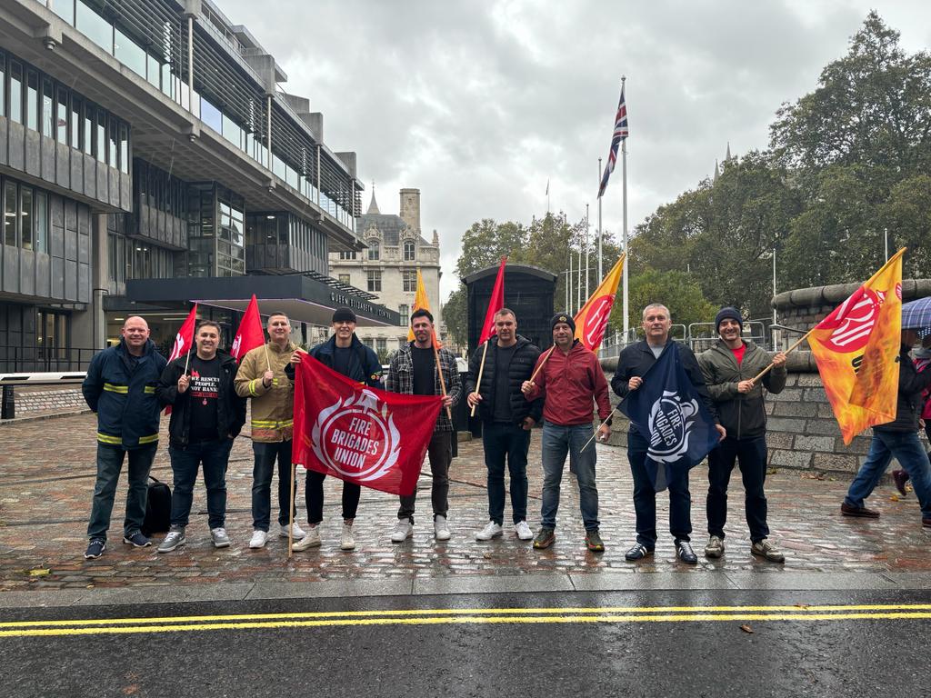 Cambs contingent, flying the flag in London ✊️✊️

#FundTheFrontline