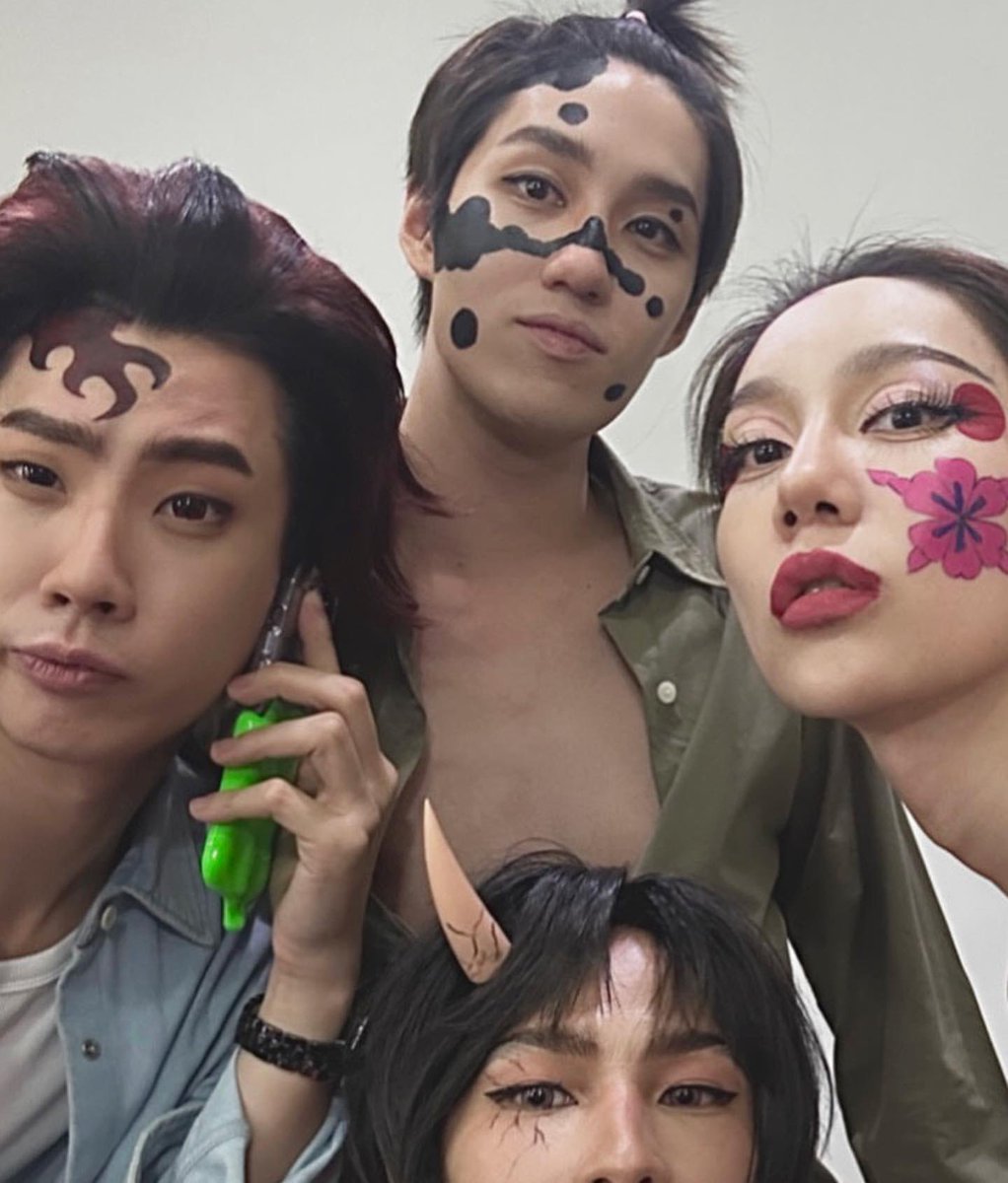 offgun_family's tweet photo. เบื้องหลังคอนเทนต์ฮาโลวีน 🎃🎃🎃

📸 IG : luckysevenb

#OFFGUNxHalloween2023
#ออฟกัน #OffGun https://t.co/Q7I3ZbcqFG