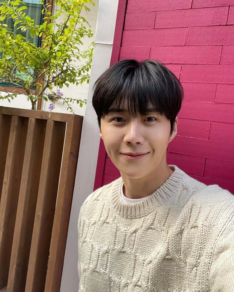 _bearsh's tweet photo. 김스다 업데이트 ! ! 
김선호 셀카 오다 😁💕 https://t.co/g9YhuGvKoU