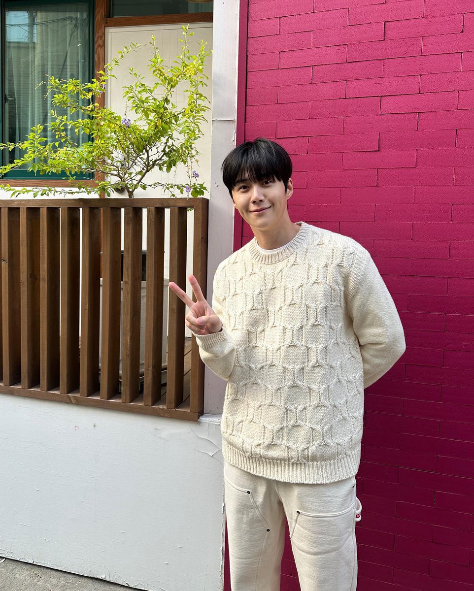_bearsh's tweet photo. 김스다 업데이트 ! ! 
김선호 셀카 오다 😁💕 https://t.co/g9YhuGvKoU