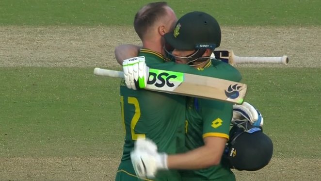 CricCrazyJohns's tweet photo. South Africa in World Cup 2023 while batting first:

428/5(50) vs Sri Lanka.
311/7(50) vs Australia.
399/7(50) vs England.
382/5(50) vs Bangladesh.
357/4(50) vs New Zealand.

- This is unreal.....!!!!!! https://t.co/zoyyxgXy9L