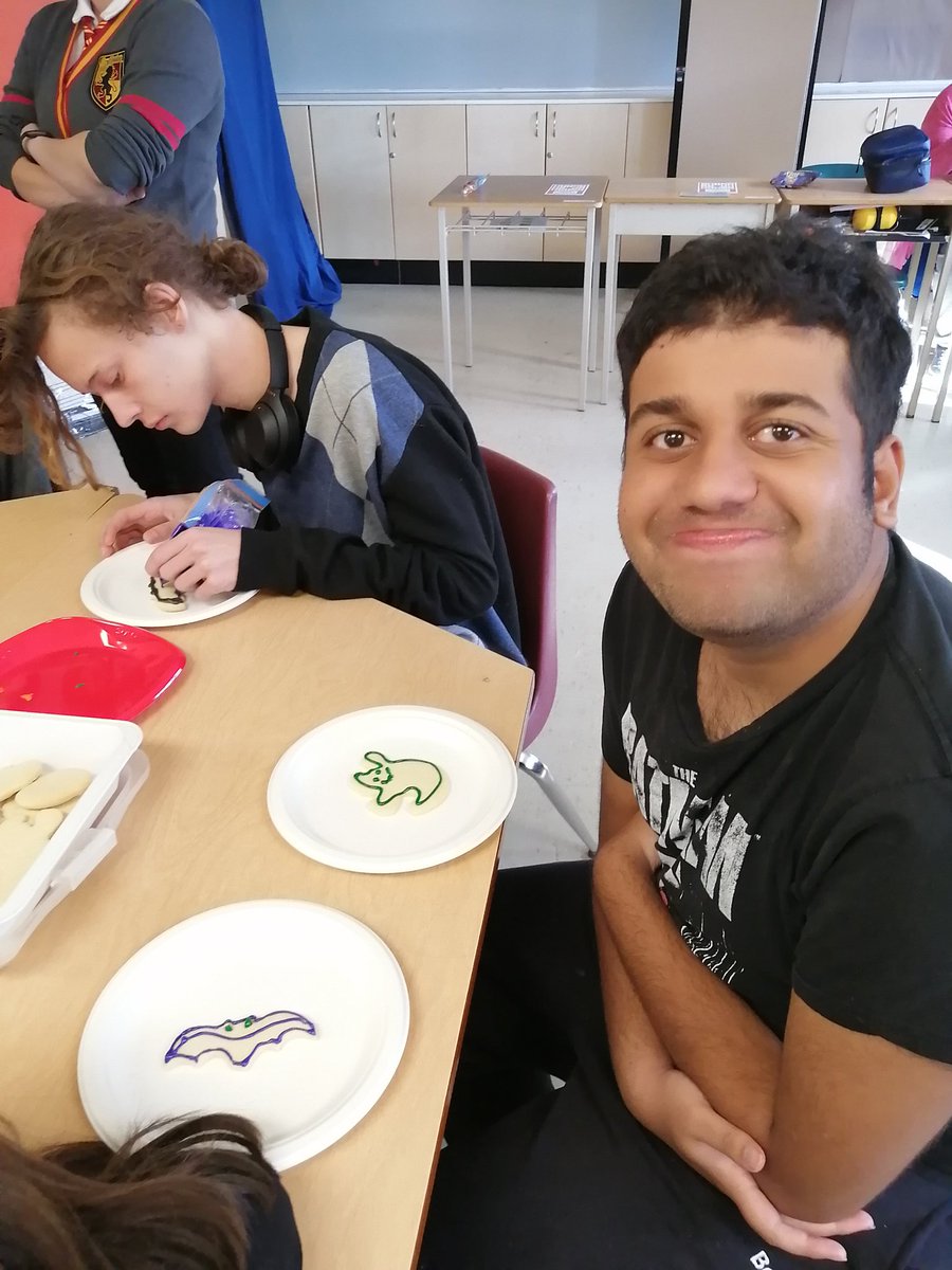 AndrewWallman's tweet photo. Halloween with our best buddies! Cookie decorating and crafts at lunch. @GEDSB @bestbuddies @CayugaSchool https://t.co/lc2dAQj08t