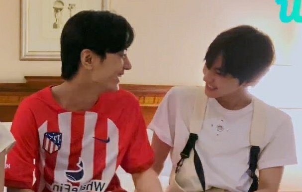 Jaywonhugs's tweet image. jay and jungwon making each other laugh because of their random goofiness 

— a thread 🐈‍⬛🐈 !