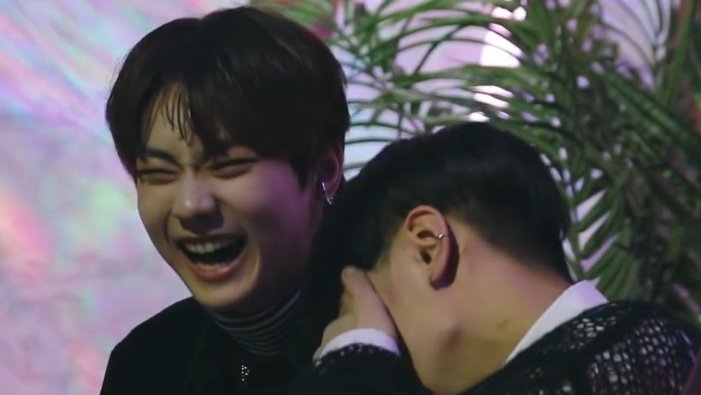 Jaywonhugs's tweet image. jay and jungwon making each other laugh because of their random goofiness 

— a thread 🐈‍⬛🐈 !