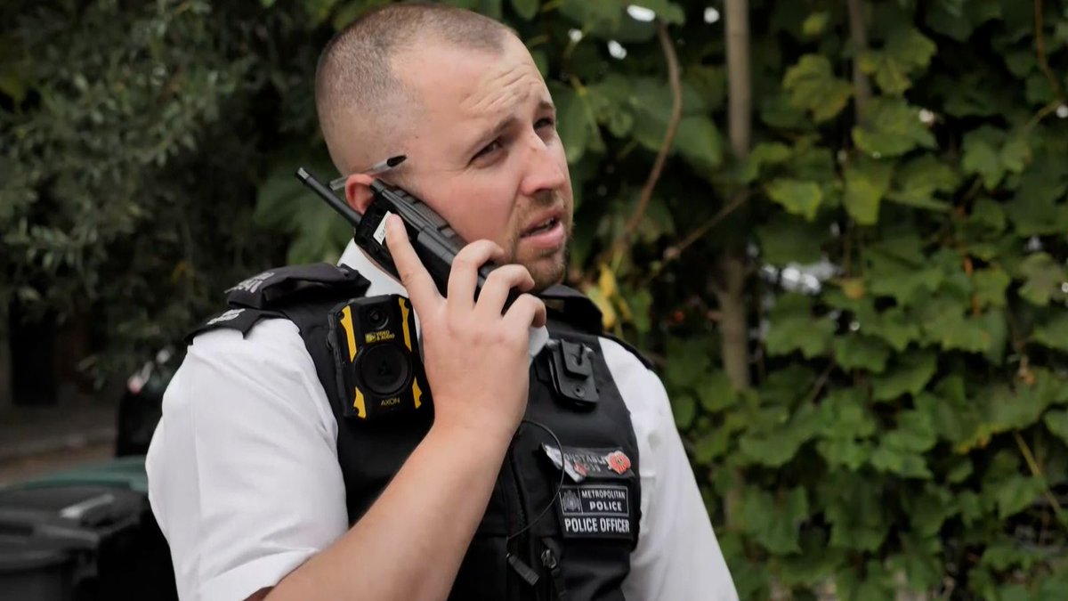 SkyNews's tweet photo. The Metropolitan police will stop responding to health emergencies from 1 November – although they will still attend threat to life incidents

Find out what you need to know and why the Met will no longer respond to these emergencies below 👇 https://t.co/vYdgbMbuxu
