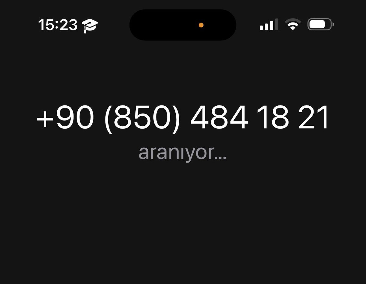 Bir dolandırılma hikayesi ısrarla <a href="/DSmartDunyasi/">D-Smart</a>  satmak istiyor <a href="/TurkTelekom/">Türk Telekom</a> arıyorum taahhütünüz bugün bitiyor vb gibi  söylüyorlar süremin bitmesine daha var deyince suratıma telefonu kapatıyorlar #dsmart #turktelekom ve tabiki sibersuçların artık bir çözüm bulması gerek