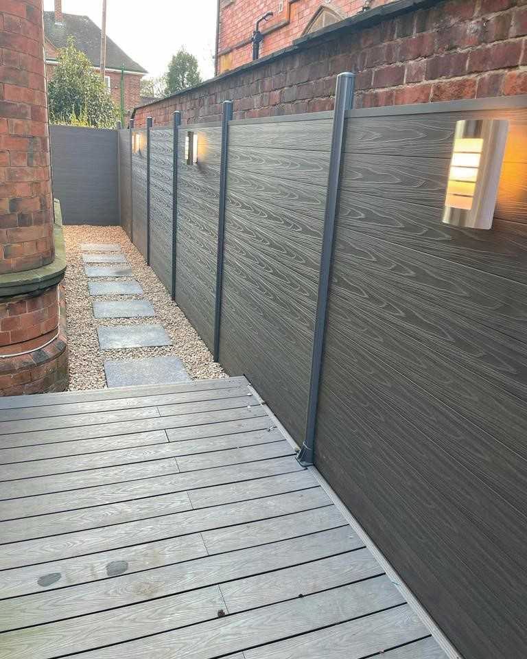 Our second-generation Capstock WPC fencing not only looks amazing, but this versatile recycled composite system is an eco-friendly product made from combining waste wood particles and thermoplastic resin. It is waterproof, strong, and easy to maintain. fhbrundle.co.uk/fencing-and-se…