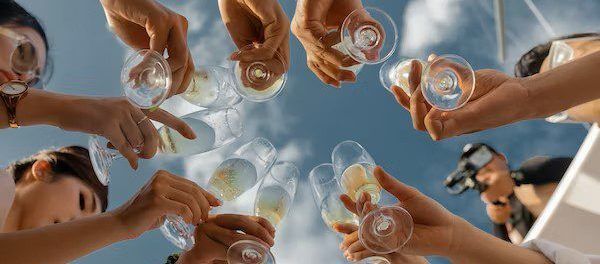 With Christmas networking drinks being added to the calendar, are you catering to those who don't drink alcohol? Here are some thoughts from Stuart from his experience being sober at this summer's events: buff.ly/48O516j