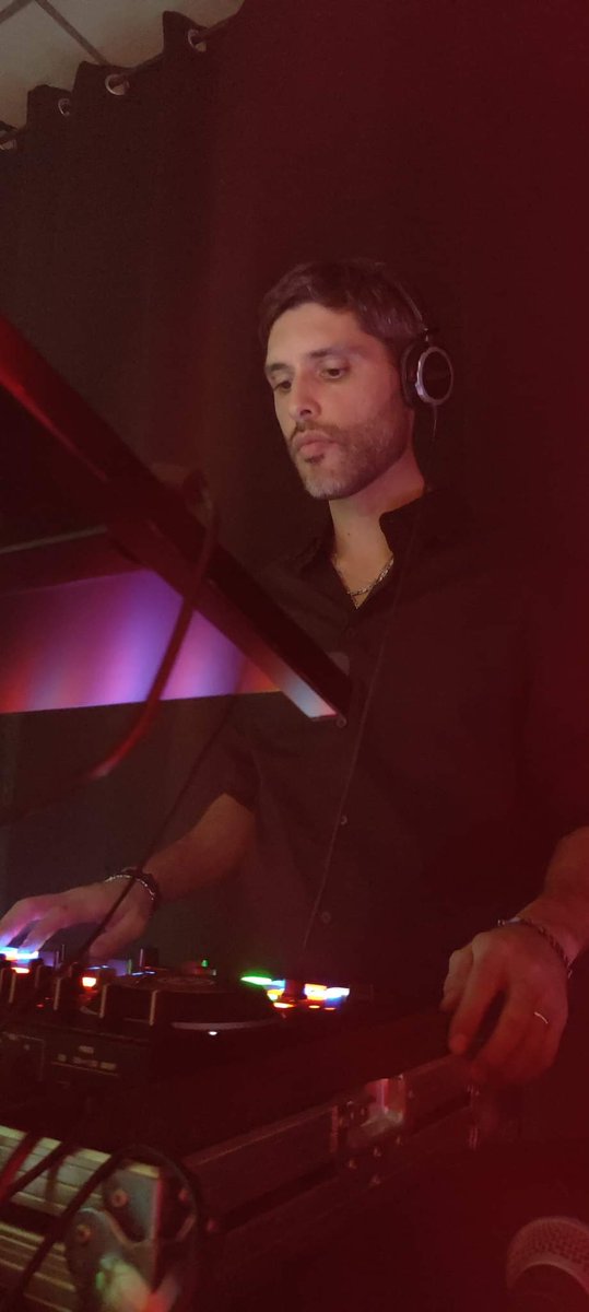 djdoubleeight's tweet photo. #dj #djset #djsetlive #djdoubleeight #nativeinstruments #traktors4 #halloween2023 #halloweenparty2023 #dancemusic #revival https://t.co/JcnMoGEZ40