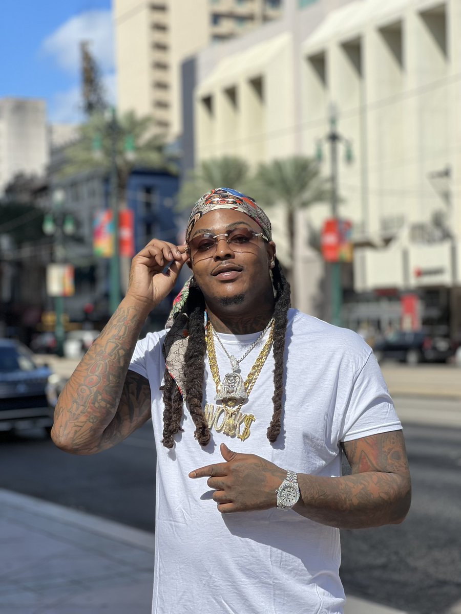 YoungGWorks's tweet photo. Don’t Stress Drink Water Get Money Rinse And Repeat ♻️💰👔 #YoungGWorks #THECOMPANY #Outside #OnTheRoadWitIt #NewContentOtw #NewMusicOtw https://t.co/BmkPgvMzbI