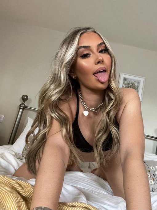 Giving head turns me on, RT if you would let me suck🍆 https://t.co/oKMEF8Vr1l