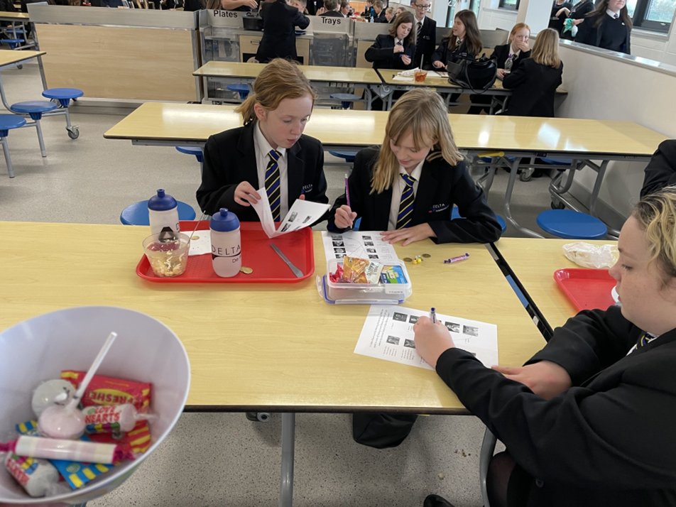 Year 7 have spent lunchtime finding out about celebrity pets in honour of the late great Paul O'Grady's 'Eddie Albert' @RealPOGDogs -- can you match the pet to the famous owner? #ReadingRoutes 🐾