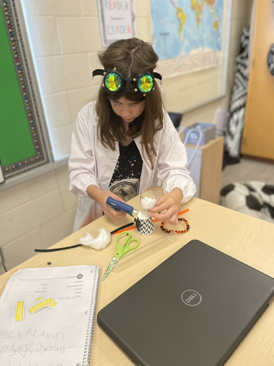 carnelosclass's tweet photo. Halloween STEAM with our @Sphero. Spent the day making floats for our Spheros so we could create a Halloween parade for our learning buddies in Grade 1 👻🎃 https://t.co/gC4n6oRoi6