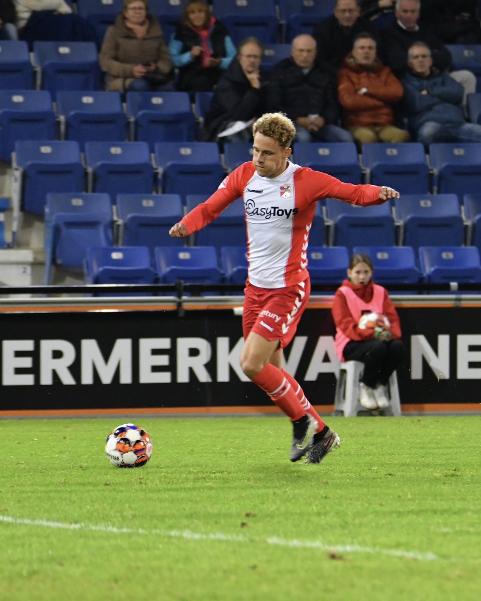 Jasper Huijzer maakte gisteravond zijn 𝗱𝗲𝗯𝘂𝘂𝘁 voor FC Emmen. Gefeliciteerd, Jasper! 💪

#graEMM #HIERKOMIKWEG