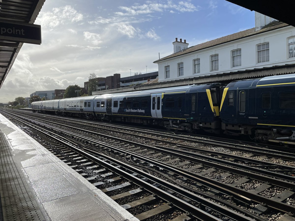 SimonZev's tweet image. Say hello to two of @SW_Help’s (not) new Class 458 units on test at Eastleigh. 

My team are helping deliver these so nice to see these now under their own power. 

#NewTrain #SWR #Class458