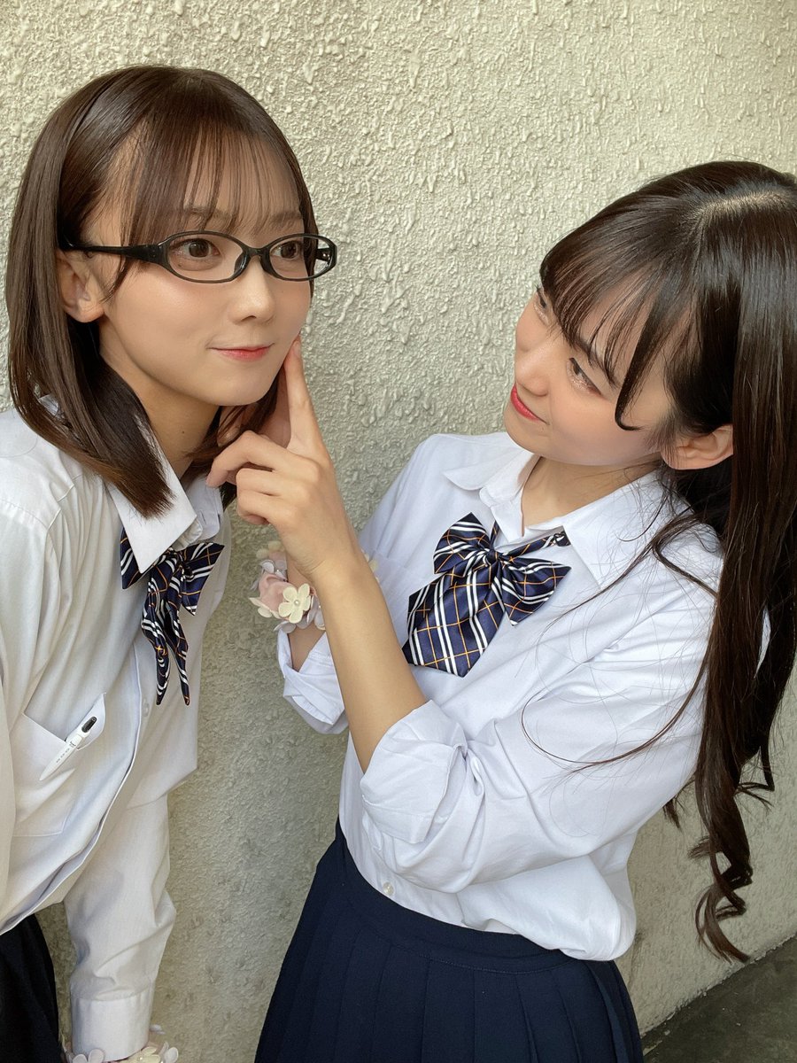 shiraishi_mana's tweet photo. #みちこのみたせかい 初日無事終了しました！🎉

明日から残り7公演突っ走って行きたいと思います！
最後までよろしくお願いしますっ！✨️

 お写真は、双子の妹、井村解ちゃん役の #十二稜子 さんです！📷✨
楽屋の席が隣で、ずっと可愛くて癒されます(*´ ³ `)ﾉ💗 https://t.co/Qi6mT9FTKS