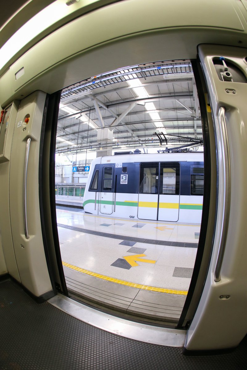 metrodemedellin's tweet photo. ¡Buenos días! 🌤️

Unos van y otros vienen. Cualquiera sea tu caso, te deseamos lo mejor en la jornada que comienza. 👍🏽

¡Te deseamos un #FelizMiércoles! 😀 https://t.co/vbHEhifZ4f