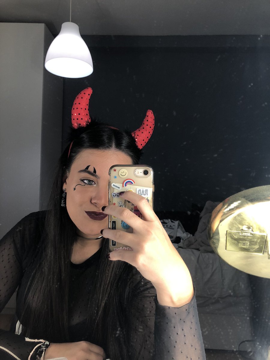 moniipmc's tweet photo. carita de buenas, pero malas😈❤️🖤 https://t.co/G3R3SV2JBB