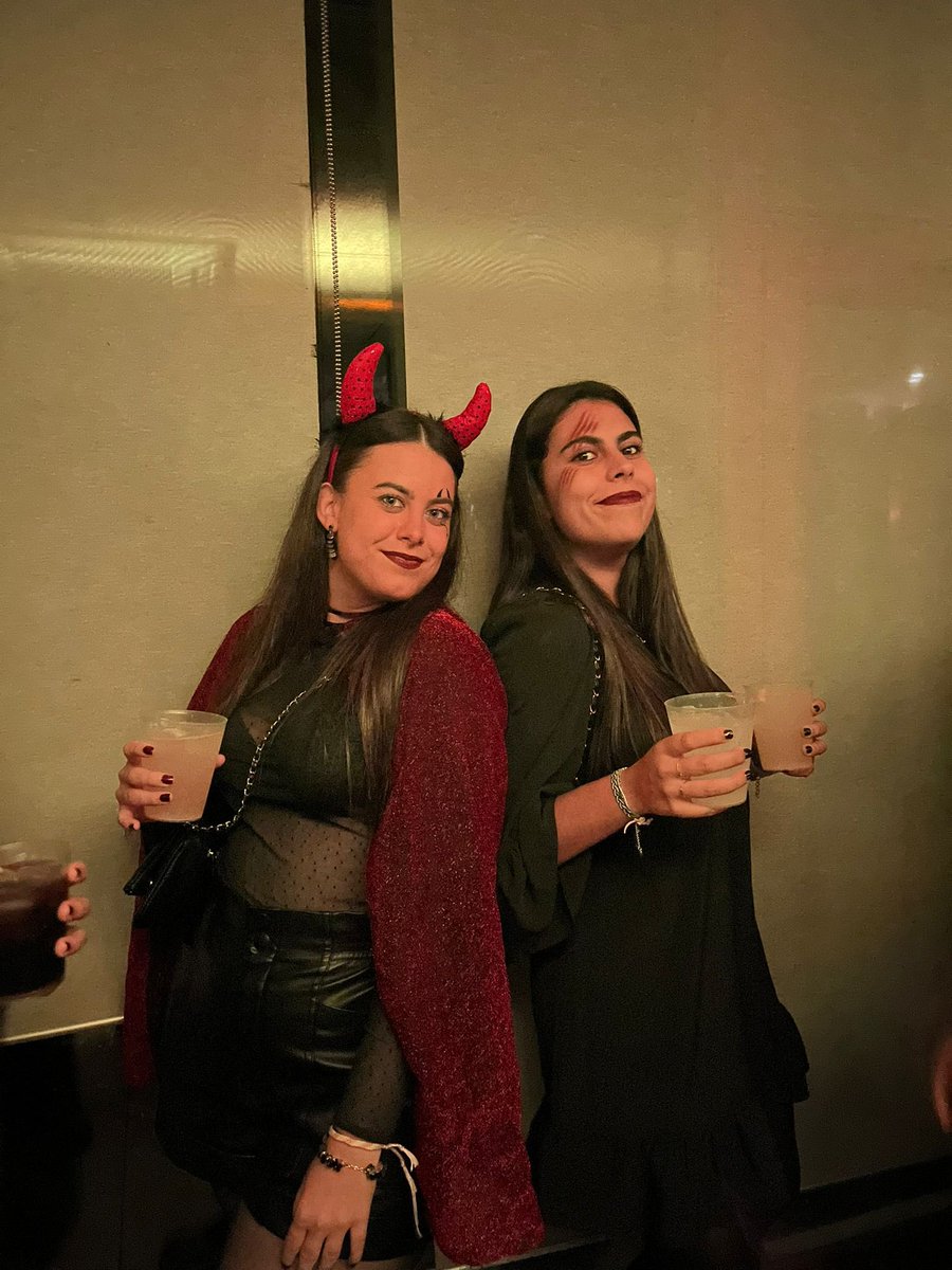 moniipmc's tweet photo. carita de buenas, pero malas😈❤️🖤 https://t.co/G3R3SV2JBB