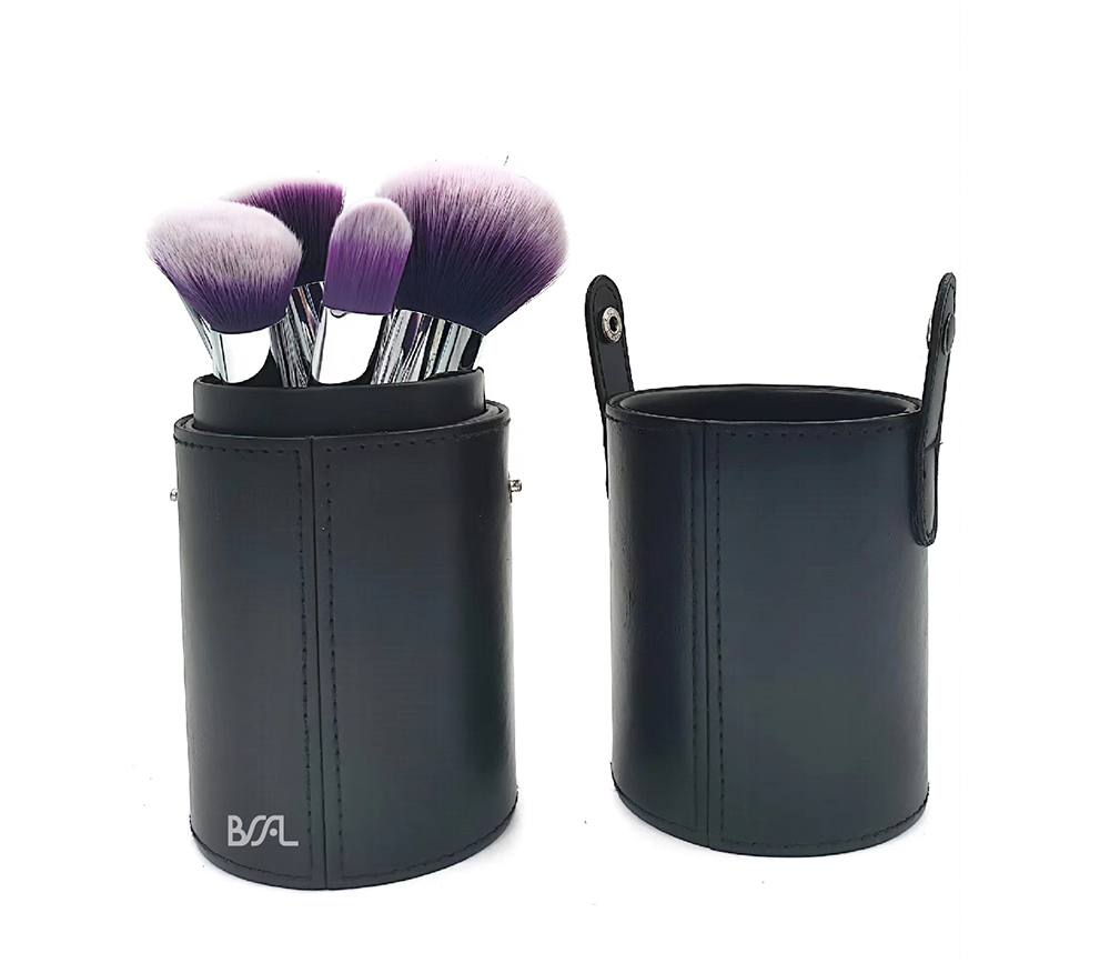 GavinYu69822's tweet photo. A boutique combination of high-end plastic arts, 10 makeup brushes + PU makeup bucket, taking you into the world of noble beauty!
#beauty #makeup #cosmetics #makeuptools #facialcare #manufacturer #makeupbrush #makeupbrushset #manufacturer #eyebrushset https://t.co/pblkYqGDln