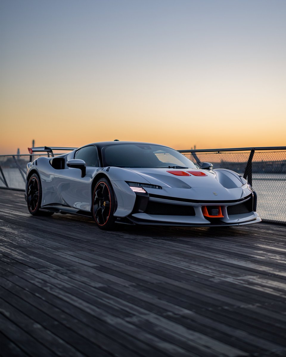 A sunset date with a racing soul.

#FerrariSF90XXStradale #Ferrari